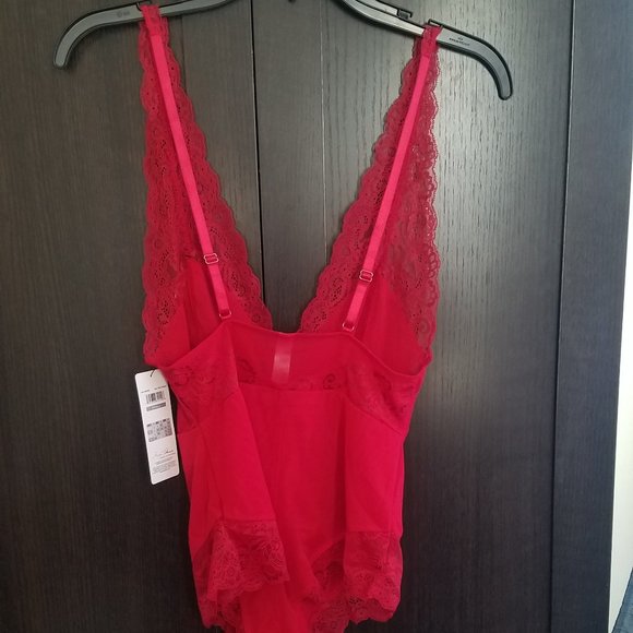 NWT MARILYN MONROE Crimson Red Deep V-neck Lace Bodysuit. - Picture 4 of 8